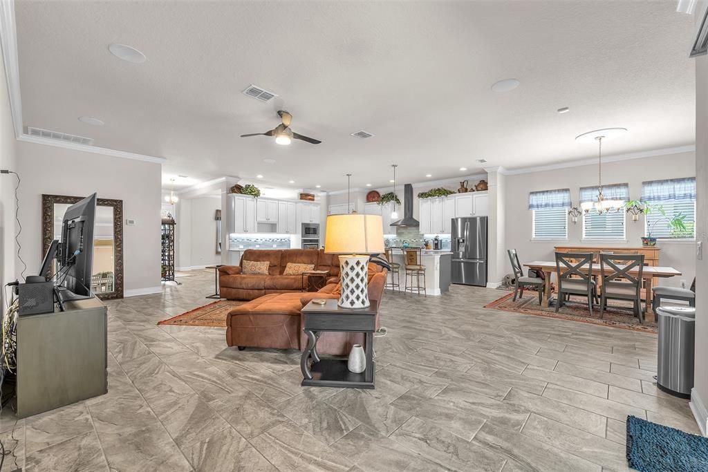 For Sale: $649,000 (2 beds, 2 baths, 2670 Square Feet)