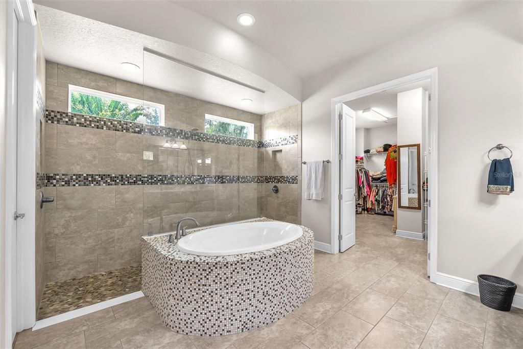 For Sale: $649,000 (2 beds, 2 baths, 2670 Square Feet)