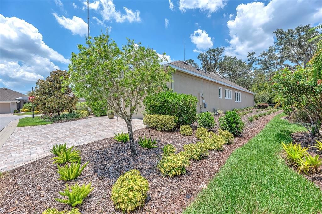 For Sale: $649,000 (2 beds, 2 baths, 2670 Square Feet)