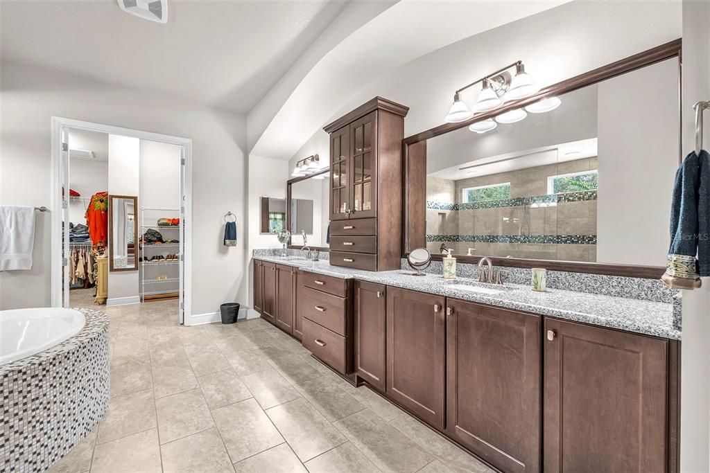 For Sale: $649,000 (2 beds, 2 baths, 2670 Square Feet)