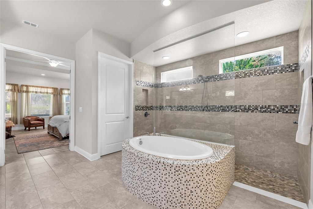 For Sale: $649,000 (2 beds, 2 baths, 2670 Square Feet)