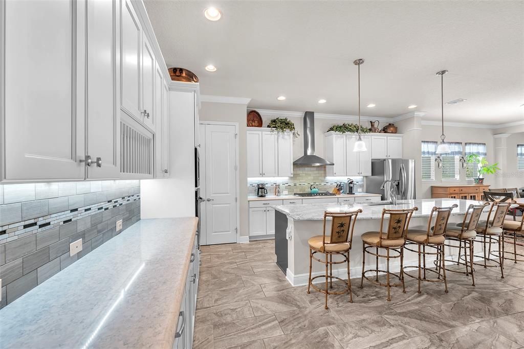 For Sale: $649,000 (2 beds, 2 baths, 2670 Square Feet)