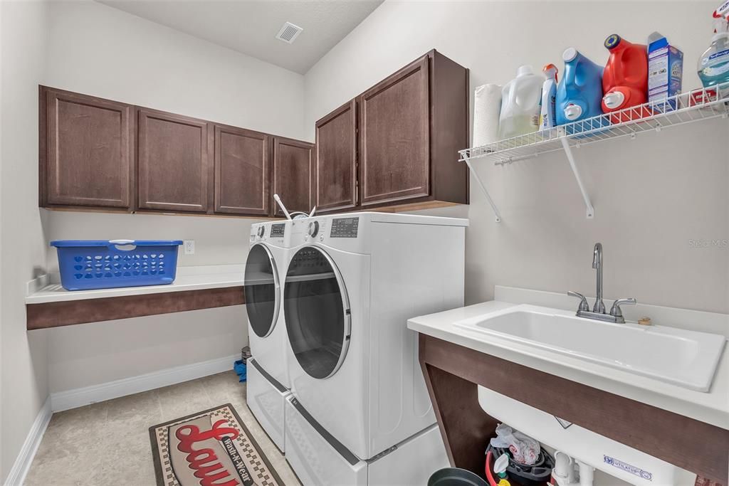 For Sale: $649,000 (2 beds, 2 baths, 2670 Square Feet)