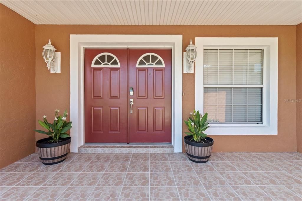 合同活跃: $305,000 (3 贝兹, 2 浴室, 1968 平方英尺)