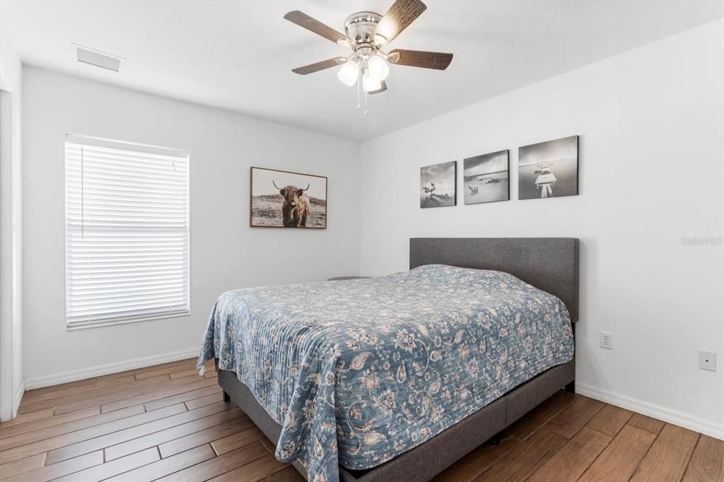 合同活跃: $305,000 (3 贝兹, 2 浴室, 1968 平方英尺)