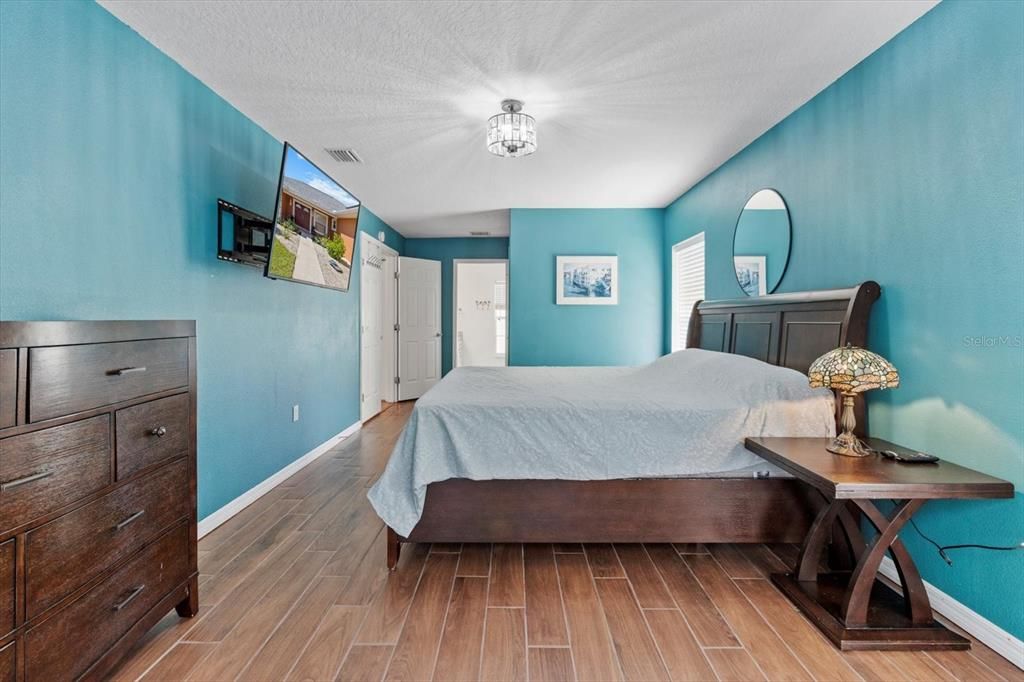 合同活跃: $305,000 (3 贝兹, 2 浴室, 1968 平方英尺)