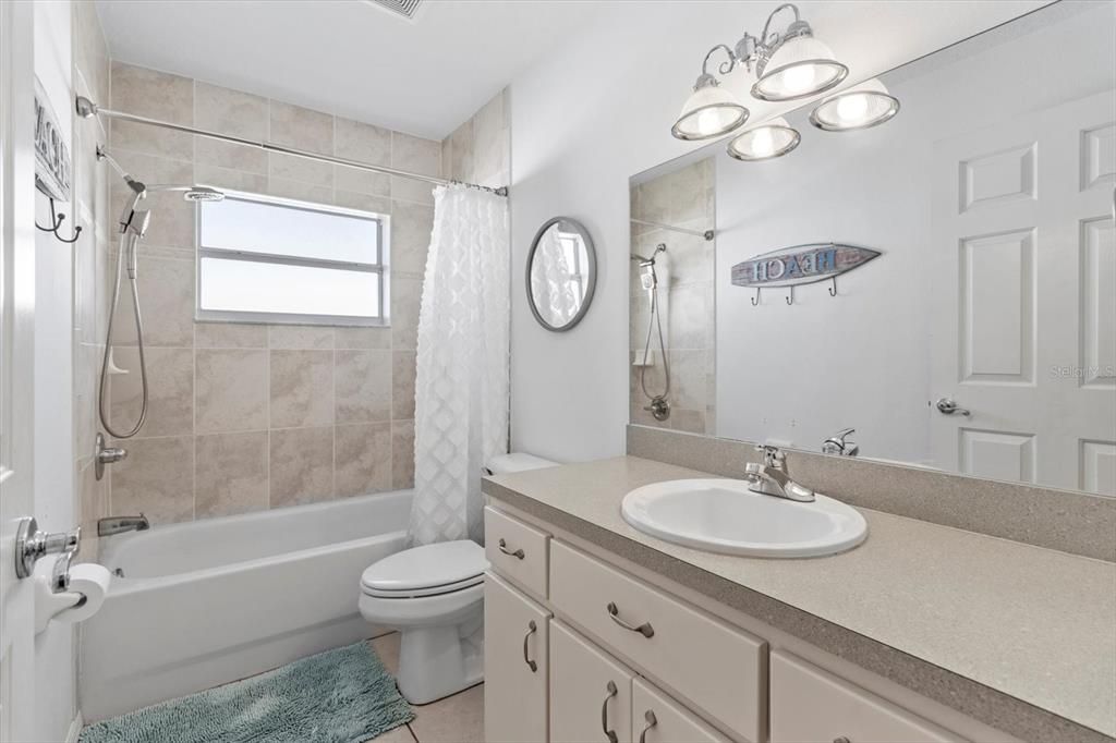 合同活跃: $305,000 (3 贝兹, 2 浴室, 1968 平方英尺)