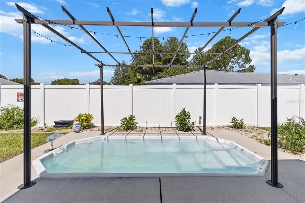 合同活跃: $305,000 (3 贝兹, 2 浴室, 1968 平方英尺)