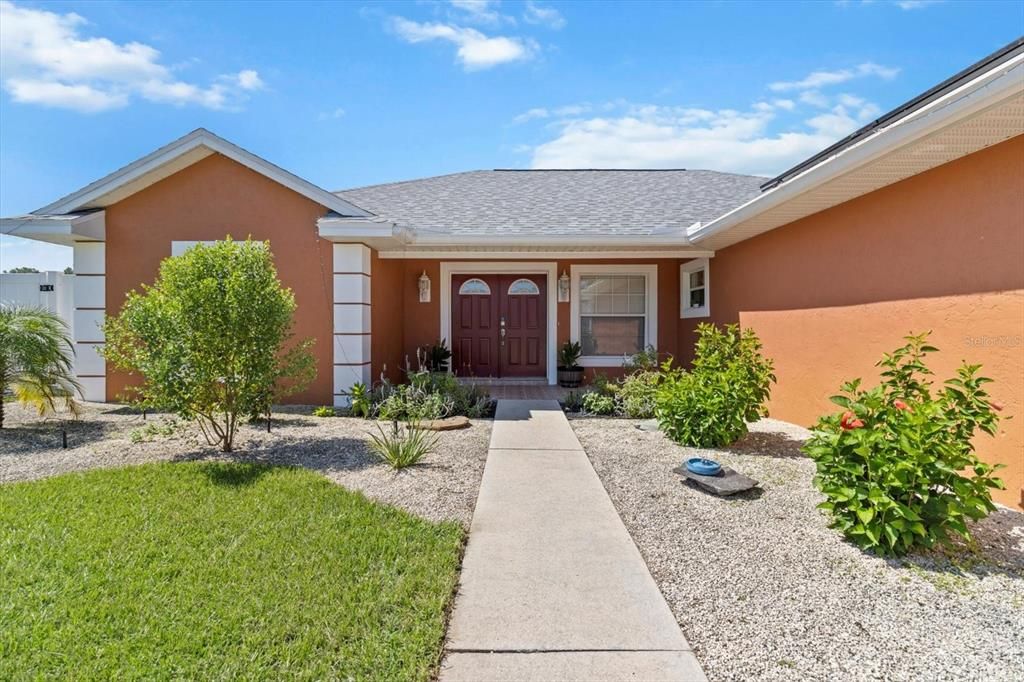 合同活跃: $305,000 (3 贝兹, 2 浴室, 1968 平方英尺)