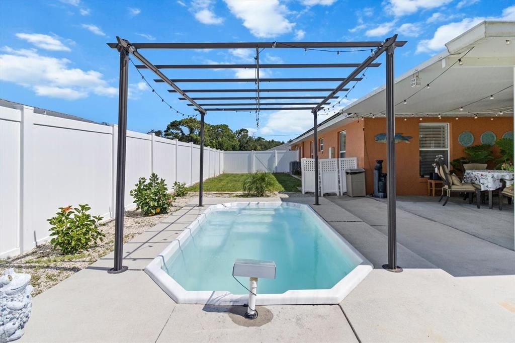 合同活跃: $305,000 (3 贝兹, 2 浴室, 1968 平方英尺)