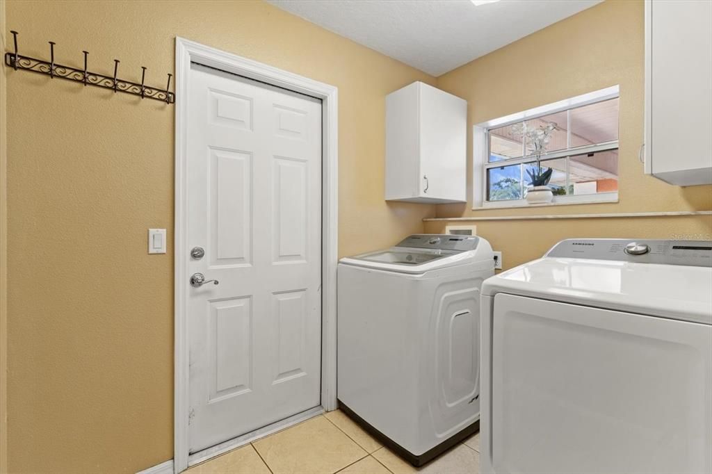 合同活跃: $305,000 (3 贝兹, 2 浴室, 1968 平方英尺)