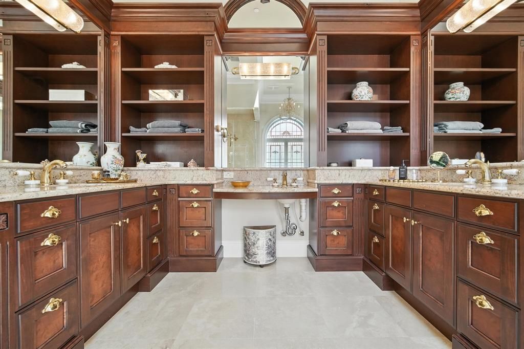 For Sale: $4,950,000 (4 beds, 6 baths, 7682 Square Feet)