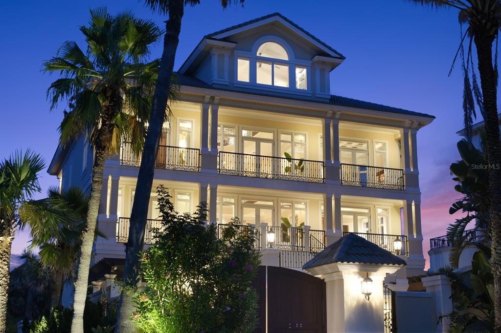 For Sale: $4,950,000 (4 beds, 6 baths, 7682 Square Feet)