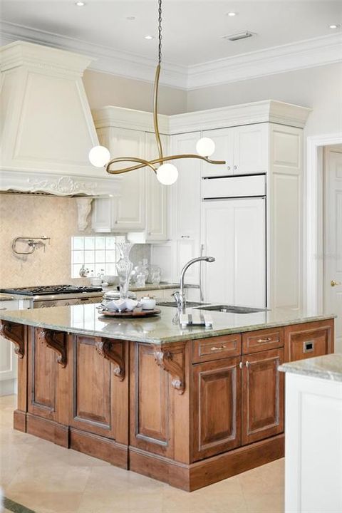 For Sale: $4,950,000 (4 beds, 6 baths, 7682 Square Feet)