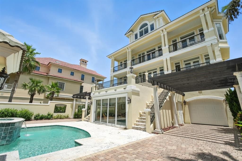 For Sale: $4,950,000 (4 beds, 6 baths, 7682 Square Feet)