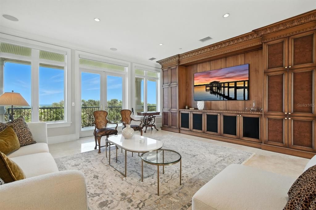 For Sale: $4,950,000 (4 beds, 6 baths, 7682 Square Feet)