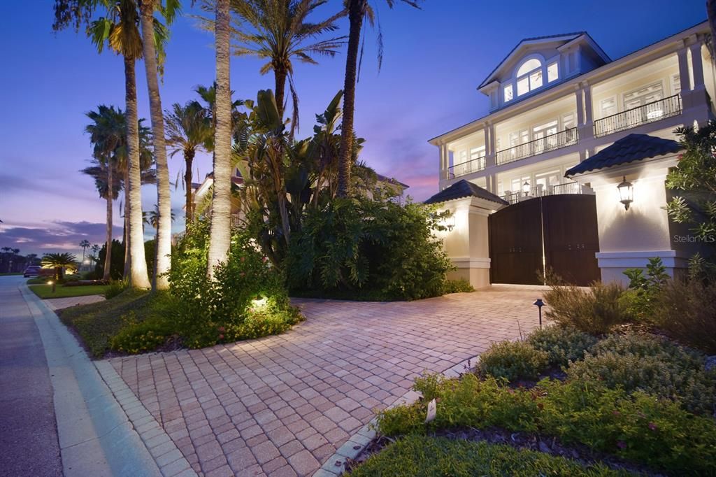 For Sale: $4,950,000 (4 beds, 6 baths, 7682 Square Feet)