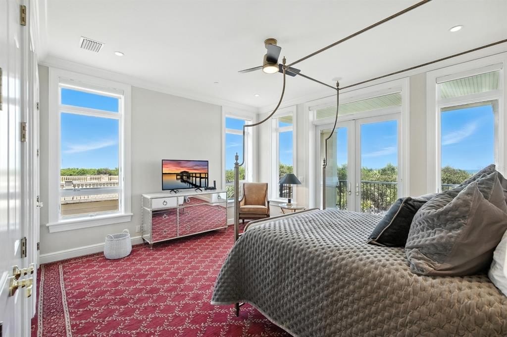 For Sale: $4,950,000 (4 beds, 6 baths, 7682 Square Feet)