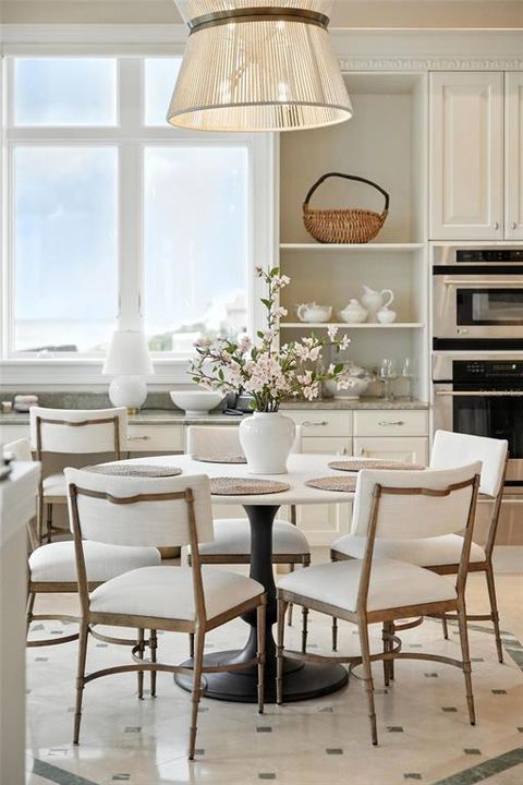 For Sale: $4,950,000 (4 beds, 6 baths, 7682 Square Feet)