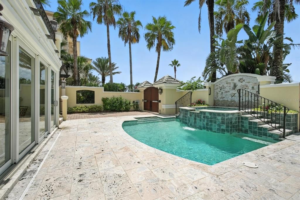 For Sale: $4,950,000 (4 beds, 6 baths, 7682 Square Feet)
