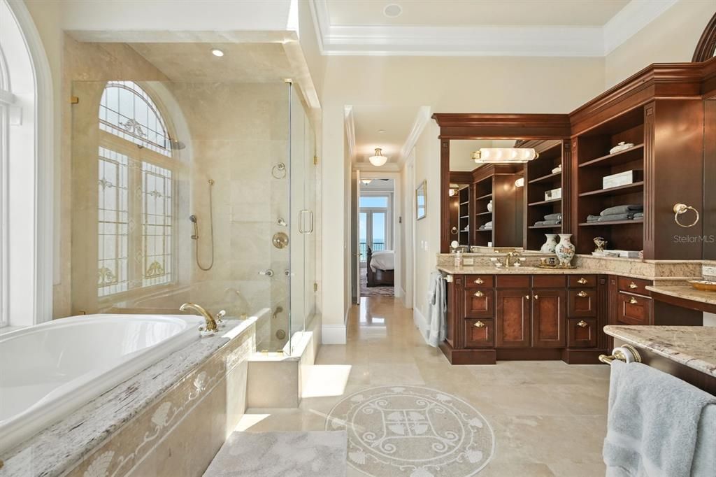 For Sale: $4,950,000 (4 beds, 6 baths, 7682 Square Feet)