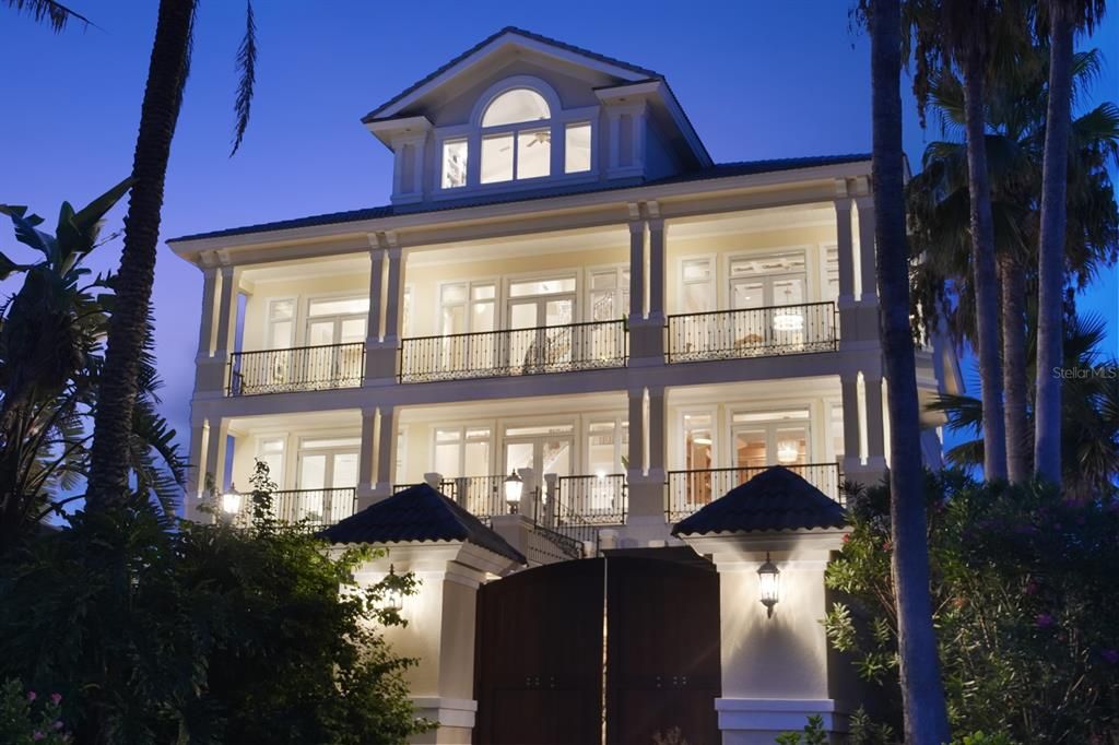 For Sale: $4,950,000 (4 beds, 6 baths, 7682 Square Feet)