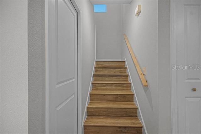 На продажу: $329,900 (3 спален, 2 ванн, 1381 Квадратных фут)