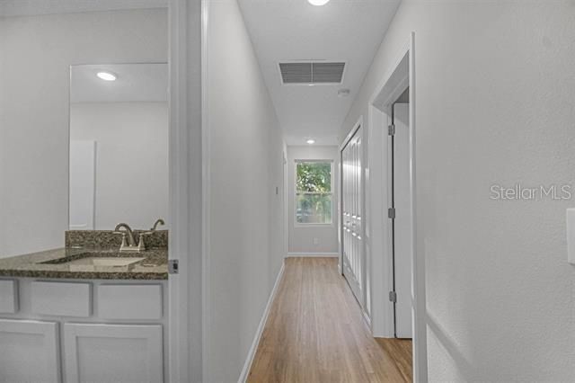 На продажу: $329,900 (3 спален, 2 ванн, 1381 Квадратных фут)