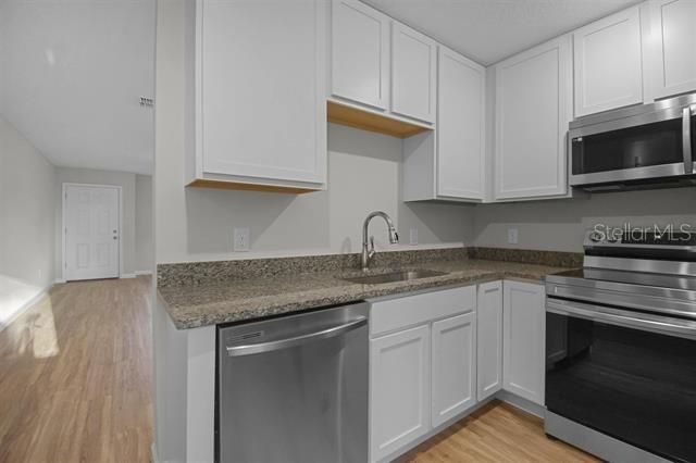 На продажу: $329,900 (3 спален, 2 ванн, 1381 Квадратных фут)