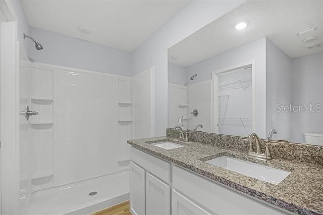 На продажу: $329,900 (3 спален, 2 ванн, 1381 Квадратных фут)