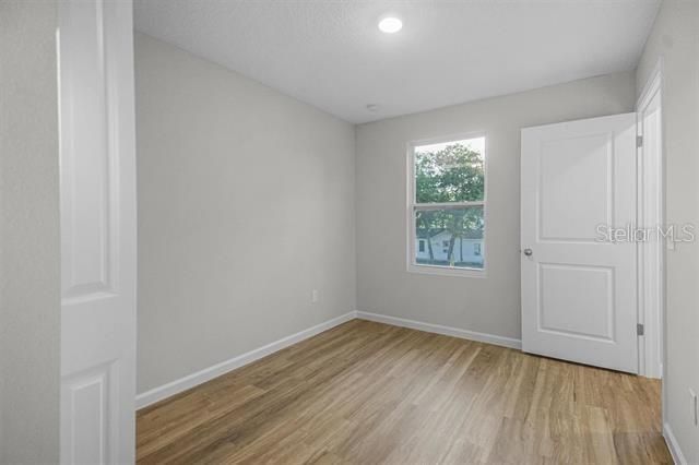 На продажу: $329,900 (3 спален, 2 ванн, 1381 Квадратных фут)