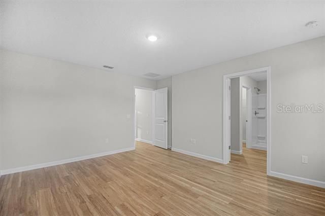 На продажу: $329,900 (3 спален, 2 ванн, 1381 Квадратных фут)