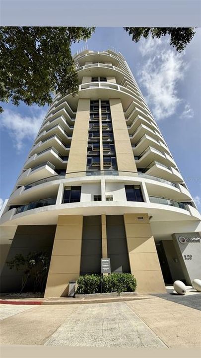 Recently Rented: $5,000 (2 beds, 2 baths, 2400 Square Feet)