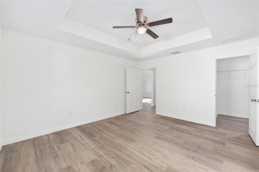 На продажу: $278,900 (4 спален, 2 ванн, 1715 Квадратных фут)