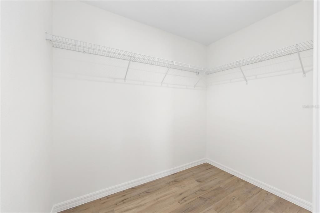 На продажу: $278,900 (4 спален, 2 ванн, 1715 Квадратных фут)