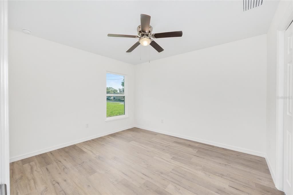 На продажу: $278,900 (4 спален, 2 ванн, 1715 Квадратных фут)