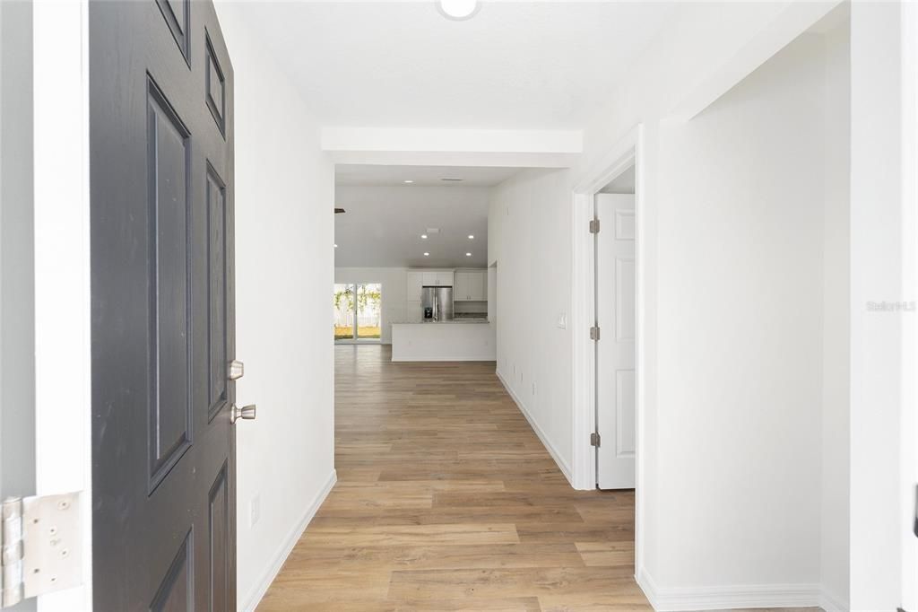 На продажу: $278,900 (4 спален, 2 ванн, 1715 Квадратных фут)