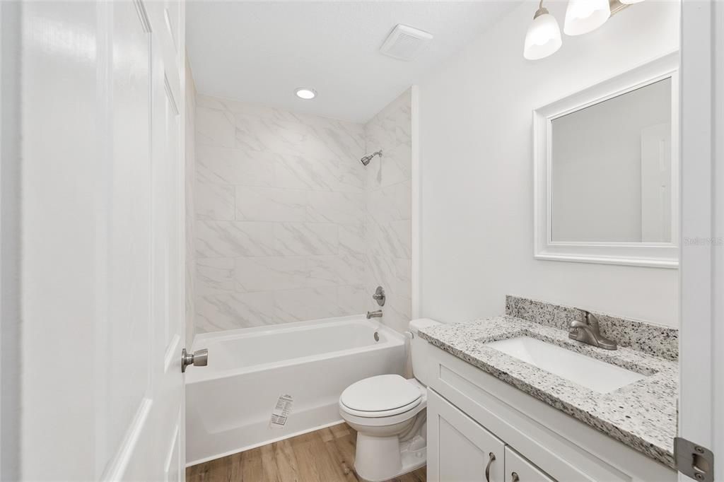 На продажу: $278,900 (4 спален, 2 ванн, 1715 Квадратных фут)