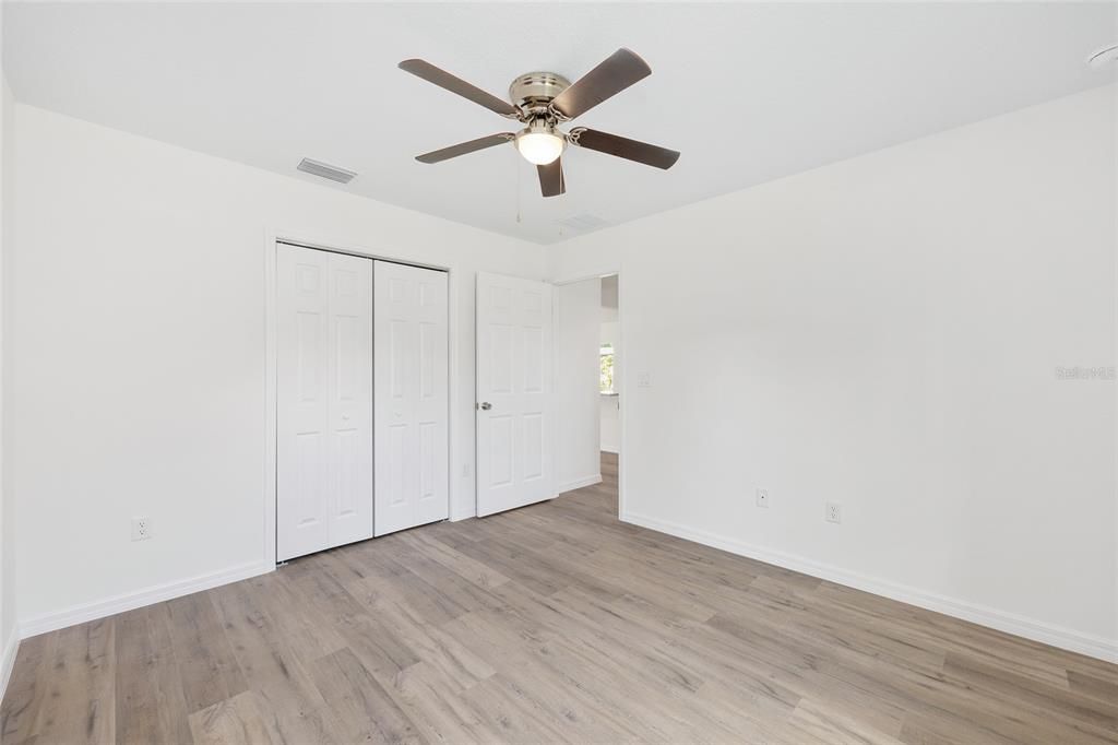 На продажу: $278,900 (4 спален, 2 ванн, 1715 Квадратных фут)