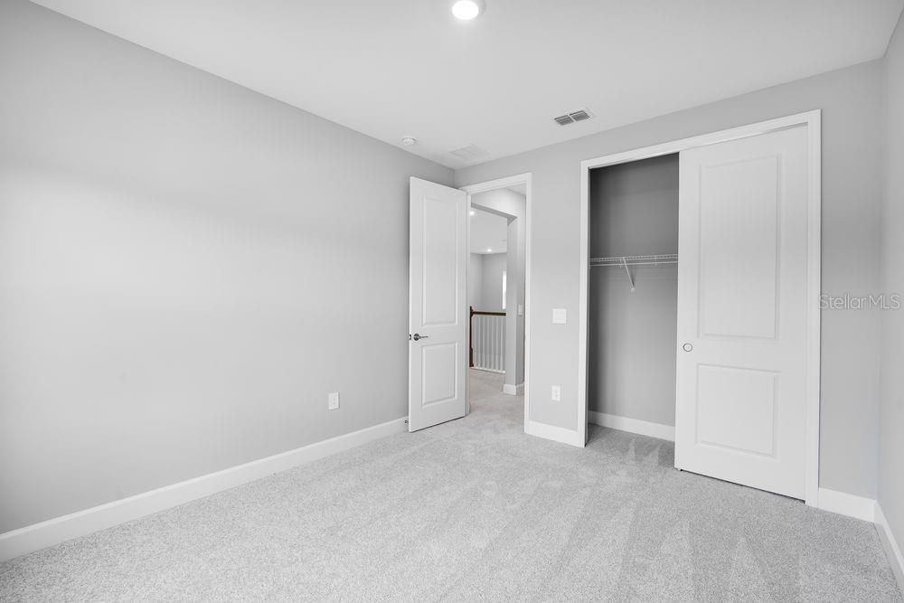 Под контрактом: $509,999 (4 спален, 3 ванн, 2600 Квадратных фут)