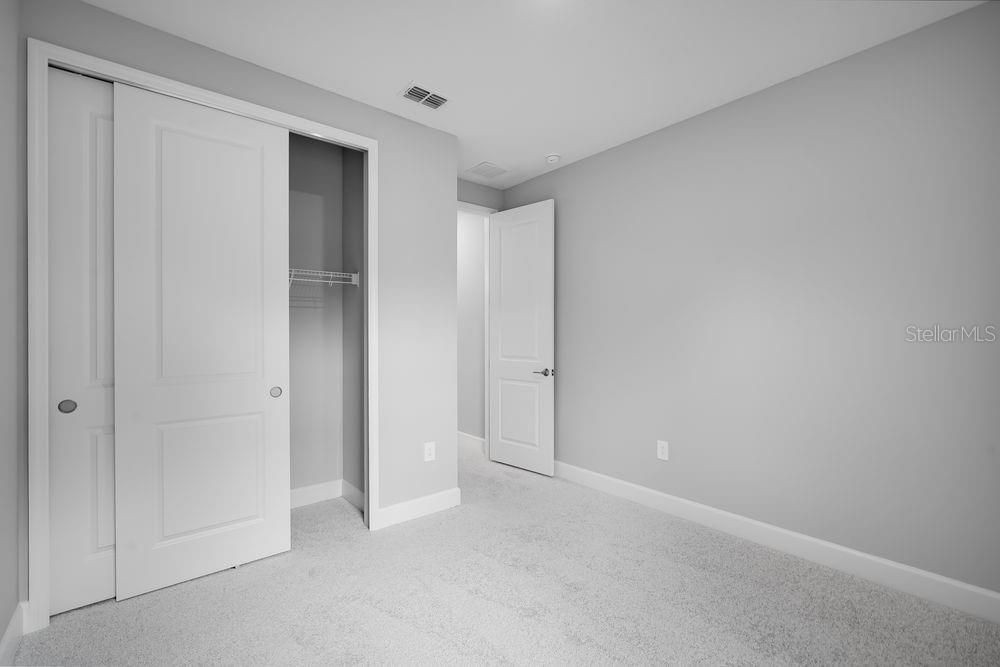 Под контрактом: $509,999 (4 спален, 3 ванн, 2600 Квадратных фут)