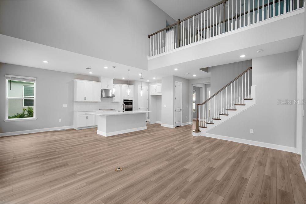 Под контрактом: $509,999 (4 спален, 3 ванн, 2600 Квадратных фут)