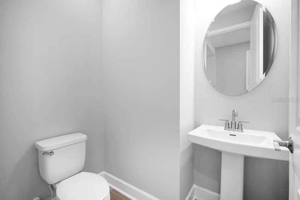 Под контрактом: $509,999 (4 спален, 3 ванн, 2600 Квадратных фут)