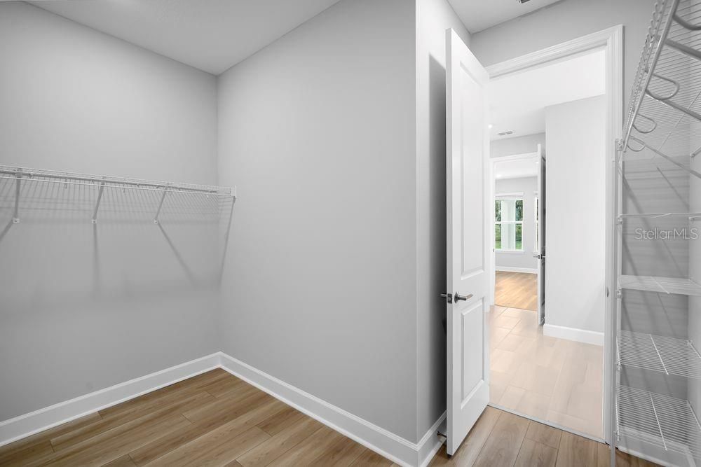 Под контрактом: $509,999 (4 спален, 3 ванн, 2600 Квадратных фут)