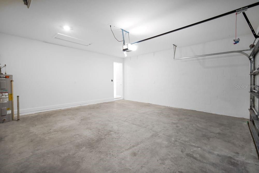 Под контрактом: $509,999 (4 спален, 3 ванн, 2600 Квадратных фут)