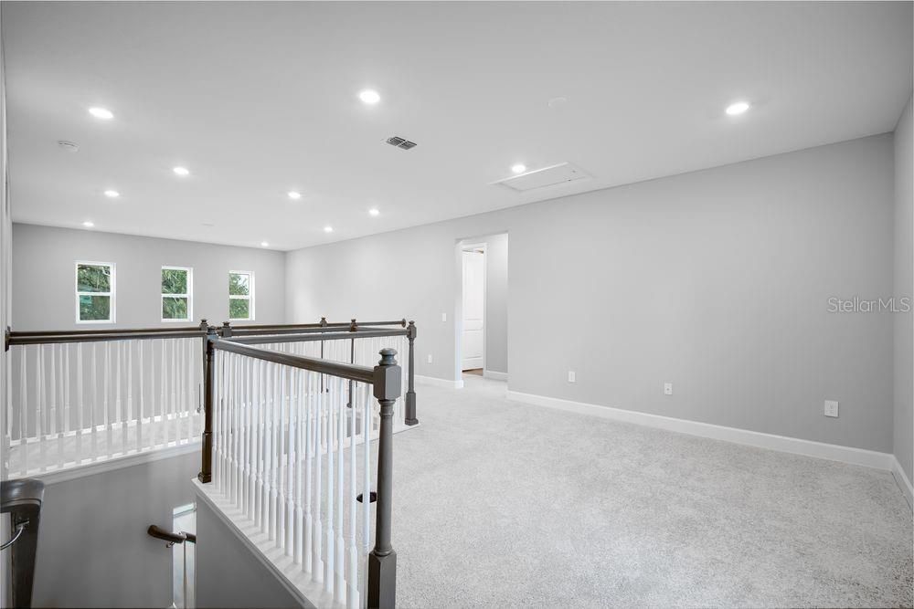 Под контрактом: $509,999 (4 спален, 3 ванн, 2600 Квадратных фут)