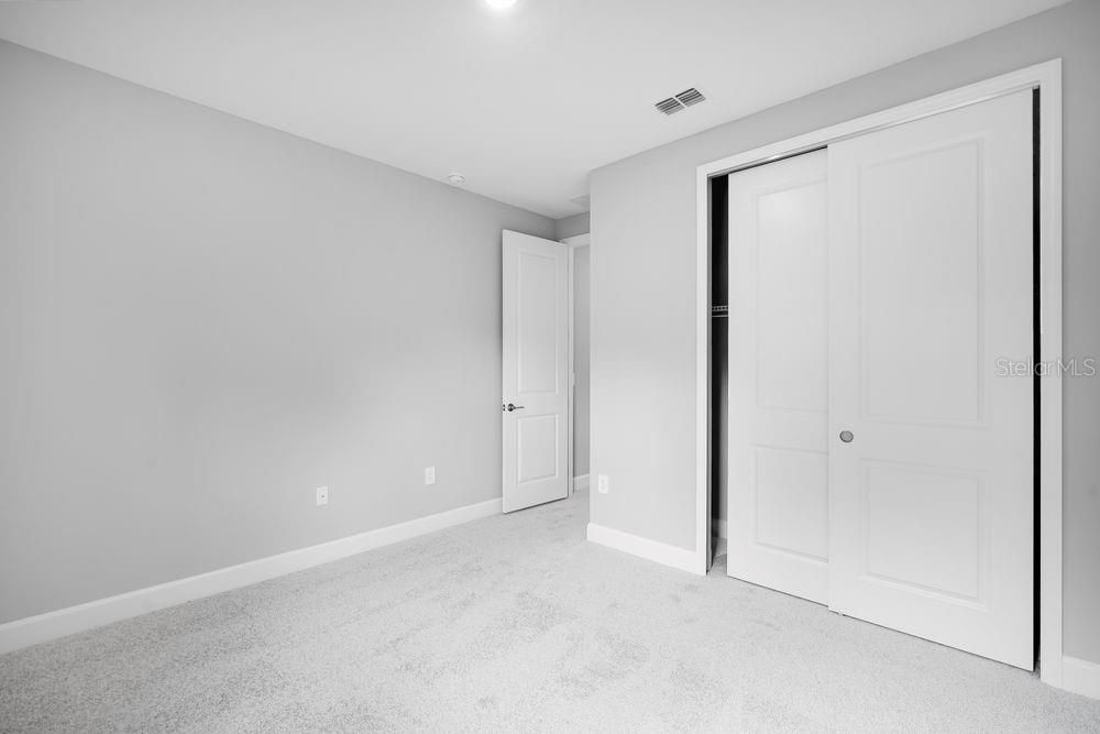 Под контрактом: $509,999 (4 спален, 3 ванн, 2600 Квадратных фут)