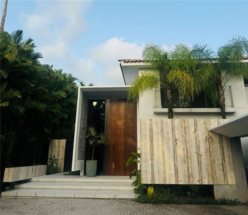 最近租的: $23,000 (4 贝兹, 4 浴室, 3600 平方英尺)