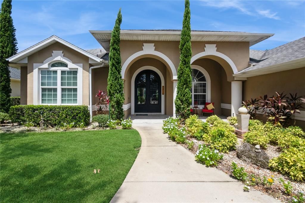 合同活跃: $499,900 (4 贝兹, 3 浴室, 2570 平方英尺)