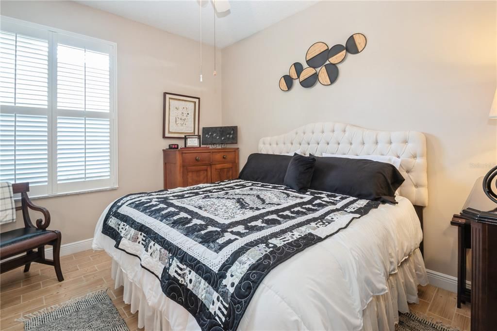 合同活跃: $499,900 (4 贝兹, 3 浴室, 2570 平方英尺)